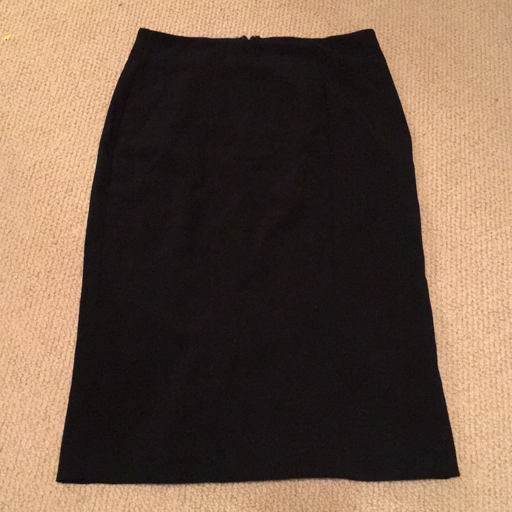 Blk NY&Co pencil skirt with ruffle detail like new